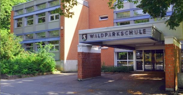 Waldparkschule (Foto: Dorn) Das Gebäude der Waldparkschule