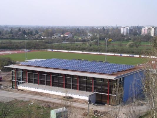 Photovoltaikanlage auf dem Dach des Sportzentrums West (Foto: Stadtwerke Heidelberg)