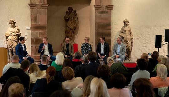 01_bild_dinner_im_schloss__4508