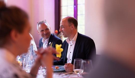 01_bild_dinner_im_schloss__4731