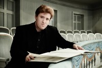 Die Mitglieder des Ausschusses für Kultur und Bildung sowie des Haupt- und Finanzausschusses haben sich für den 37-jährigen Mino Marani als neuen Heidelberger Generalmusikdirektor (GMD) ausgesprochen. (Foto: Matthias Baus) Ein Mann beim Lesen