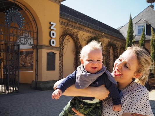 Mutter mit Kind im Heidelberger Zoo