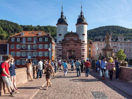 Auf der Alten Brücke Heidelberg 