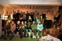 Auszubildende des Azubi-Netzwerks bei der Weihnachtsfeier im Café Leitstelle. (Foto: Christian Buck) Gruppenfoto der Weihnachtsfeier