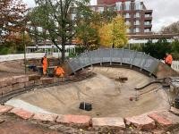 Der Teichsteg wird ebenfalls wieder begehbar sein (Foto: Stadt Heidelberg) Mitarbeiter des städtischen Regiebetriebs Gartenbau