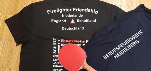 T-Shirt mit Aufdruck zum Turnier und der teilnehmenden Nationen