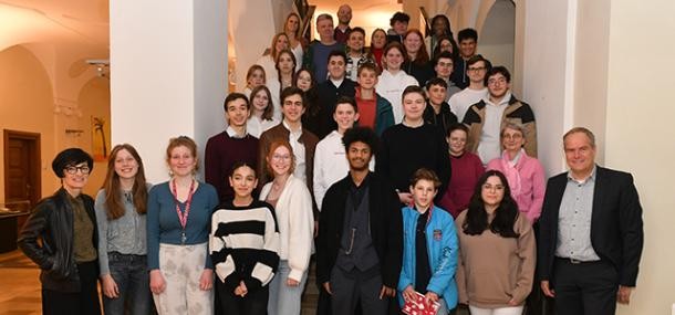 Gruppenbild Jugendgemeinderat mit Oberbürgemeister Prof. Dr. Würzner 