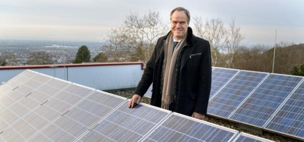 Photovoltaikanlage auf dem Dach der Hotelfachschule. (Foto: Rothe) Photovoltaikanlage auf dem Dach der Hotelfachschule. (Foto: Rothe)