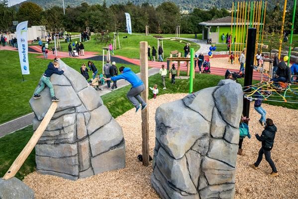 "alla hopp!"-Anlage, Kirchheim (Foto: Dittmer) Spielende Kinder auf der "alla hopp!"-Anlage, Kirchheim