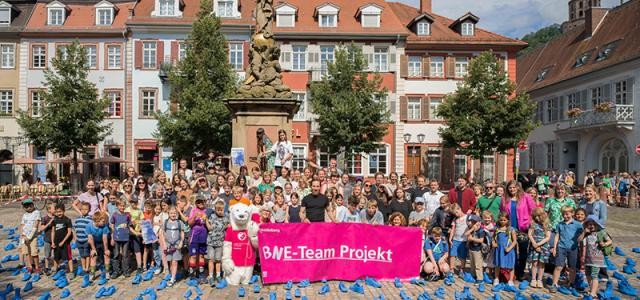Schüler auf dem Marktplatz versammelt