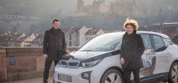 Auch der Umstieg auf Elektromobilität verbessert das Klima nachhaltig (Foto: Buck) E-Auto auf der Alten Brücke