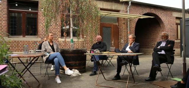 Julia Piechotta vom Start-up „Spoontainable“, der Architekt und Miteigentümer des Bahnbetriebswerks Armin Schäfer, Oberbürgermeister Prof. Dr. Eckart Würzner und Bürgermeister Wolfgang Erichson.