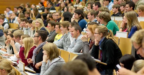 Studierende im Hörsaal