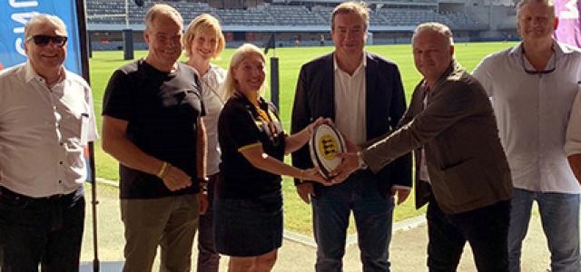 Delegation beim Besuch im Rugby-Stadion