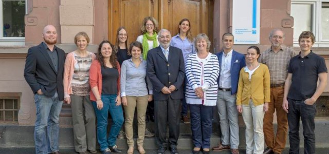 Bürgermeister Wolfgang Erichson tauschte sich im Rahmen seiner Sommertour am Donnerstag, 14. August 2014, beim Diakonischen Werk mit Integrationsbegleiterinnen und -begleitern sowie mit dem Team Migration der Diakonie aus. (Foto: Rothe)