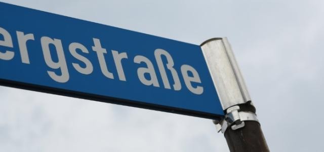 Ansicht eines Straßennamenschildes (Foto: Stadt Heidelberg)