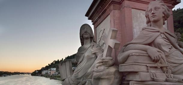 Datenbank zu Kulturdenkmalen in Heidelberg (Foto: Diemer) Personen-Monument an der Alten Brücke Heidelberg