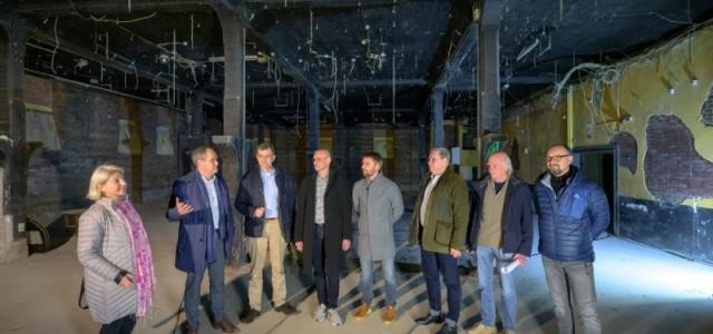 Oberbürgermeister Eckart Würzner und weitere Personen in den Räumen der ehemaligen Diskothek „Nachtschicht“