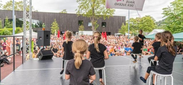 Jugendlicher am Tanzen