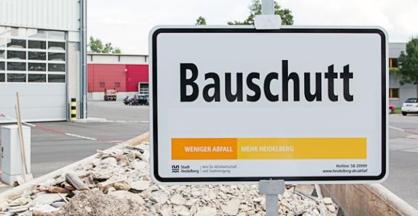 Bauschuttcontainer im Recyclinghof Wieblingen.