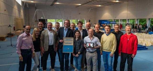 Gruppenfoto Schlüsselübergabe