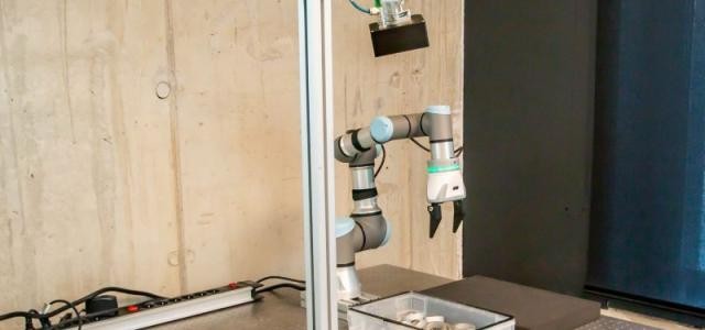 Der Robotergreifarm LumiScan Bin Pick S in Aktion (Bild: HD Vision Systems GmbH)