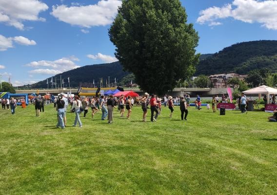 „Sport im Park“- Zumba beim Schaufenster des Sports (Foto: by Stadt Heidelberg) „Sport im Park“- Zumba beim Schaufenster des Sports