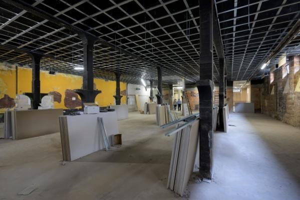 Der „Softfloor“ – der ehemalige große Tanzraum der „Nachtschicht“ – wird Raum für Sportarten wie Turnen, Akrobatik und Ninja Sport auf Matten bieten. Hier wurde zudem eine Grube ausgehoben, um die mangelnde Deckenhöhe zu kompensieren. (Philipp Rothe) Ein Raum für Sportarten wie Turnen, Akrobatik und Ninja Sport auf Matten.