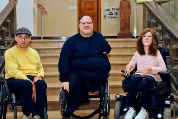 Der neue Vorstand des Beirats von Menschen mit Behinderungen (bmb, von links): Daniel Hane, Czeslaus Mandalka, Heike Stahlmecke. (Foto: Oliver Uhrig) Der neue Vorstand des Beirats von Menschen mit Behinderungen (bmb, von links): Daniel Hane, Czeslaus Mandalka, Heike Stahlmecke.