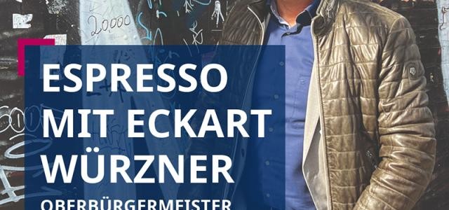 Oberbürgermeister Eckart Würzner vor einer Wand mit Graffiti
