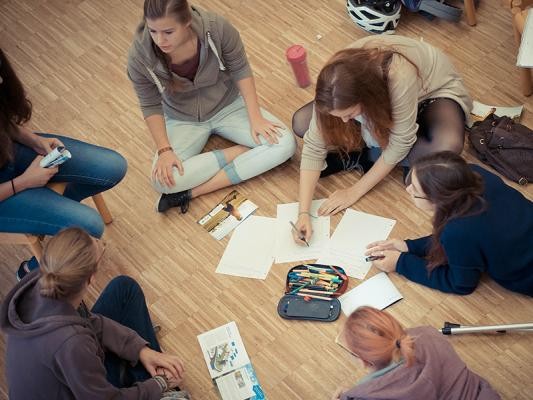 Jugendliche erarbeitet Konzepte zum Klimaschutz beim Jugendklimagipfel 2015 (Foto: Andy Heuer)