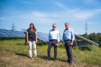 Das Foto zeigt Oberbürgermeister Prof. Dr. Eckart Würzner, Prof. Dr. Rudolf Irmscher, Geschäftsführer der Stadtwerke Heidelberg, und Sabine Lachenicht, Leiterin des Amtes für Umweltschutz, Gewerbeaufsicht und Energie der Stadt Heidelberg. (Foto: Dittmer)