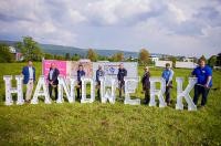 Spatenstich für den neuen Handwerkerhof (von links): Marc Massoth (Wirtschaftsförderung), Oberbürgermeister Prof. Dr. Eckart Würzner, Jürgen Deiner (Isofit – Rohr- und Isoliertechnik GmbH), Steffen Cherdron (Prachtexemplar e.K.), Uwe Kolodziej (Kolodziej Gartengestaltung GmbH), Gürkan Erler (Flex GmbH), Andreas Jöst (Malerbetrieb Jöst, künftig Ding & Jöst GbR), Patrick Ding (Klormann Malerbetrieb GmbH, künftig Ding & Jöst GbR). (Foto: Dittmer) Gruppenfoto vor Handwerk-Buchstaben