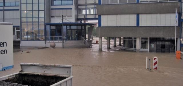 Schäden durch Starkregen in einem Gewerbegebiet in Jungingen. (Bild: RIDI Leuchten GmbH (Jungingen))