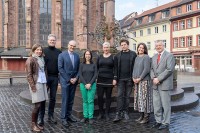 Die UNESCO-Literaturstadt Heidelberg und die Kulturstiftung Rhein-Neckar-Kreis e.V. begrüßten ihre erste gemeinsame Literatur-Stipendiatin in Heidelberg (v.l.): Gisela Hoffmann (Kulturstiftung Rhein-Neckar-Kreis e.V.), Stefan Kaumkötter (UNESCO City of Literature Heidelberg), Hans Werner (Geschäftsführer Kulturstiftung Rhein-Neckar-Kreis e.V.), Literatur-Stipendiatin Pippa Goldschmidt, Dr. Andrea Edel (Projektleiterin UNESCO City of Literature Heidelberg), Phillip Koban (UNESCO City of Literature Heidelberg), Justyna Jochym (Sprecherin des Netzwerks der UNESCO-Literaturstädte) und Matthias Köpfer (Kulturstiftung Rhein-Neckar-Kreis e.V). (Foto: Rothe)