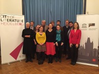 Wiedersehen in Heidelberg: Im Rahmen der Literaturstadt-Veranstaltung „Expedition Poesie“ arbeiten Heidelberger und Prager Autoren zusammen. Unser Foto zeigt die Beteiligten bei der Abschlussveranstaltung im November im Prager Goethe-Institut (v.l.n.r.).: Kulturamtsleiterin Dr. Andrea Edel, Bürgermeister Dr. Joachim Gerner, Wanda Heinrichová, Hans Thill, Vendula Vartová, Dr. Frank Barsch, Anne Richter, Radek Malý, Kateřina Bajo, Stefan Kaumkötter (Kulturamt Heidelberg), Tomáš Řehák, Radka Návarová (Foto: Jaroslav Šonka)