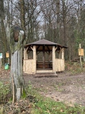 Schutzhütte als Pavillon gestaltet