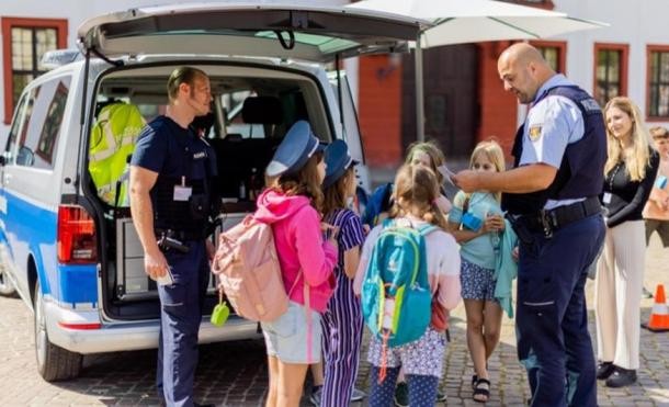 Die Einsatzkräfte des Kommunalen Ordnungsdienstes auf dem Kindertag der Stadt Heidelberg 2023