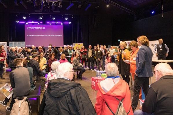 Das große Interesse der Bürgerinnen und Bürger begeistert auch die städtischen Vertreterinnen und Vertreter, das Kommunikationsbüro Kokonsult und das Planungsbüro urbanista. (Foto: Sabine Arndt) Das große Interesse der Bürgerinnen und Bürger begeistert auch die städtischen Vertreterinnen und Vertreter, das Kommunikationsbüro Kokonsult und das Planungsbüro urbanista.