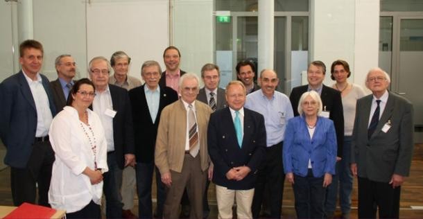 Der Arbeitskreis zur Entwicklung der Leitlinien Auf dem Bild sind die Mitglieder des Arbeitskreises zur Entwicklung der Leitlinien zu sehen