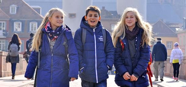 Kinder auf dem Schulweg (Foto: Dorn) Kinder auf dem Schulweg