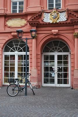 Die ehemalige Kurfürstliche Hofapotheke in der Apothekergasse. (Foto: Stadt Heidelberg) Die ehemalige Kurfürstliche Hofapotheke in der Apothekergasse.
