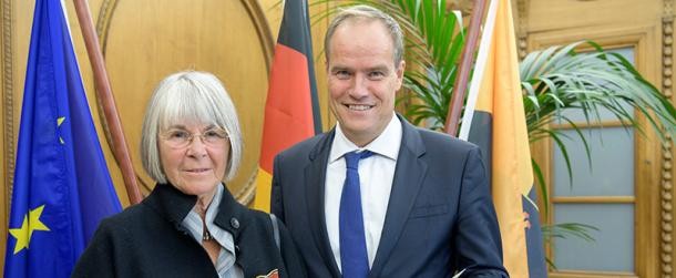 OB Prof. Dr. Würzner mit Bundesverdienstkreuz-Trägerin Dr. Häberle (Foto:Roth)