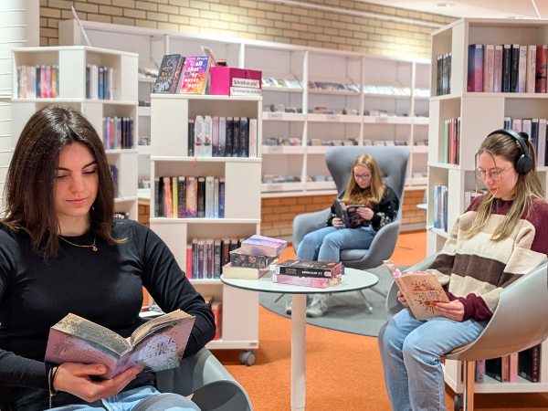 "Quiet Reading Community"