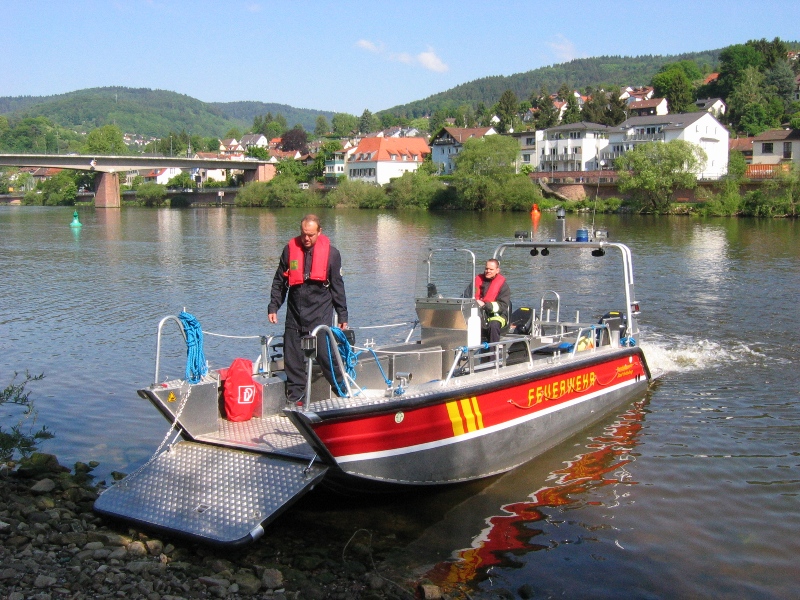 Ausbildungsfahrt auf dem Neckar mit dem neuen Boot (Foto: Berufsfeuerwehr Heidelberg)