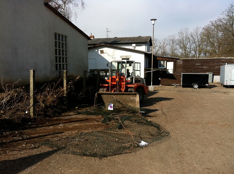 Gerätehaus Kirchheimerhof wird gesäubert (Foto:Berufsfeuerwehr Heidelberg) Gerätehaus Kirchheimerhof wird gesäubert (Foto:Berufsfeuerwehr Heidelberg)