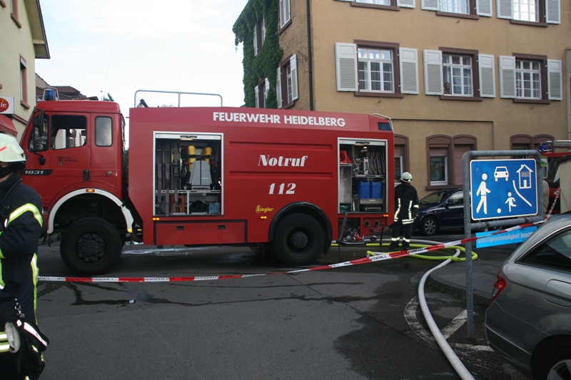 Die Straße musste während des Einsatzes abgesperrt werden. (Foto: Berufsfeuerwehr Heidelberg)
