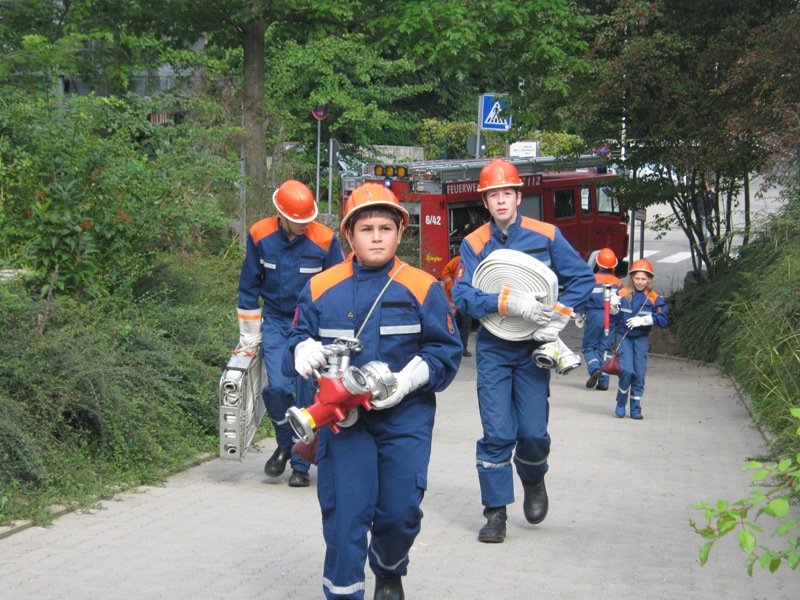 Die Jugendfeuer bereitet den Einsatz vor (Foto: EMBL)