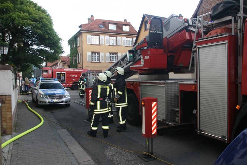 Die Drehleiter wird für den Einsatz vorbereitet (Foto: Berufsfeuerwehr Heidelberg)