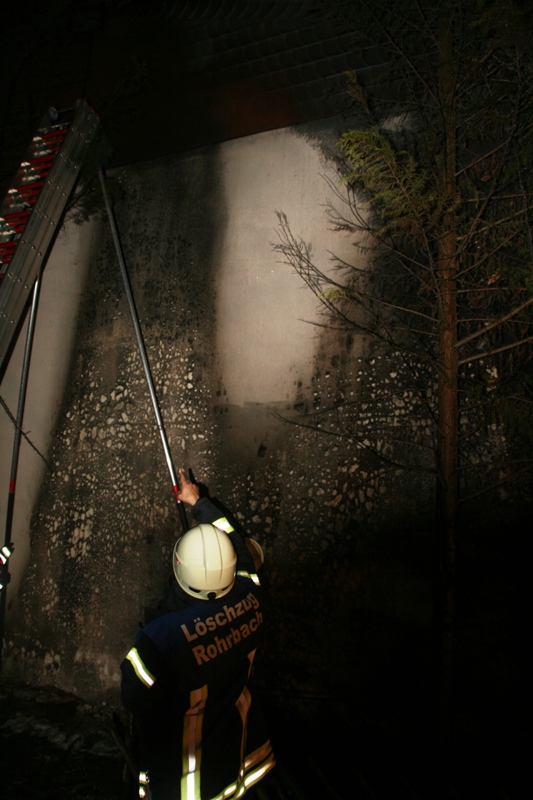 Die Kollegen der Abteilung Rohrbach unterstützen die Berufsfeuerwehr an der Einsatzstelle ( Foto: Berufsfeuerwehr Heidelberg)